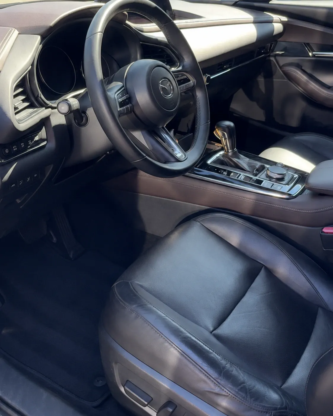 Habitacle Mazda nettoyé après intervention AutoCleaner