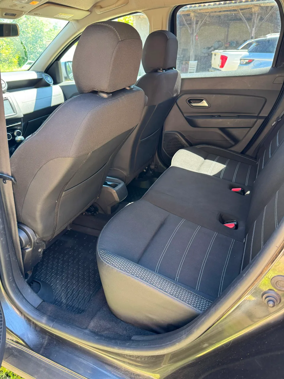 Banquette arrière du Dacia Duster après nettoyage
