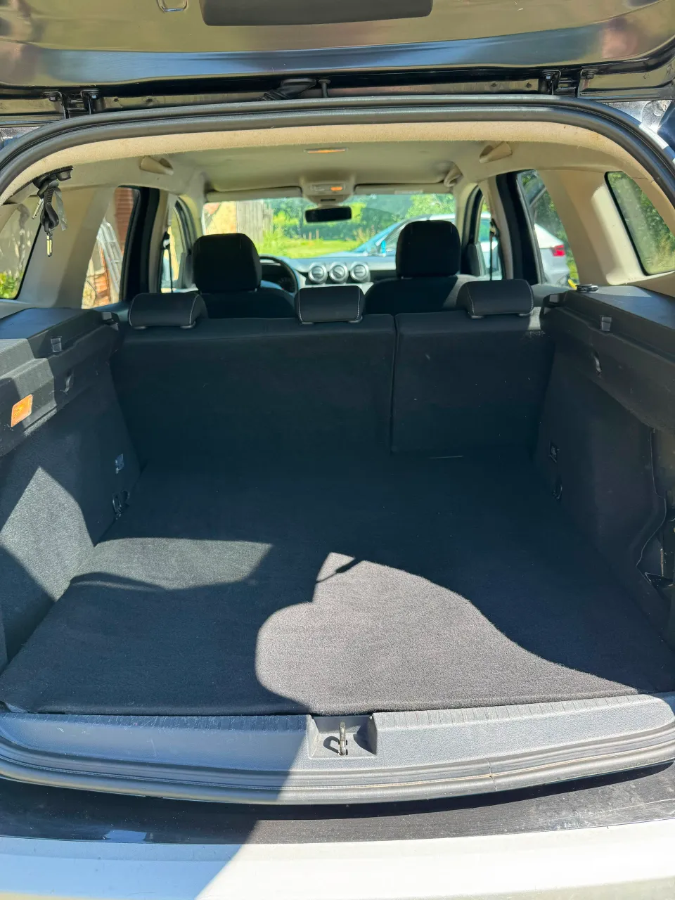 Coffre du Dacia Duster après nettoyage intérieur