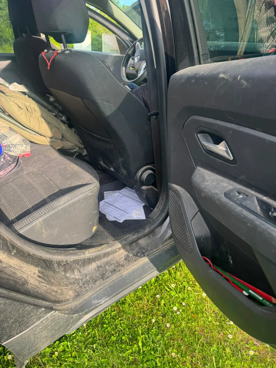 Banquette arrière du Dacia Duster avant nettoyage intérieur