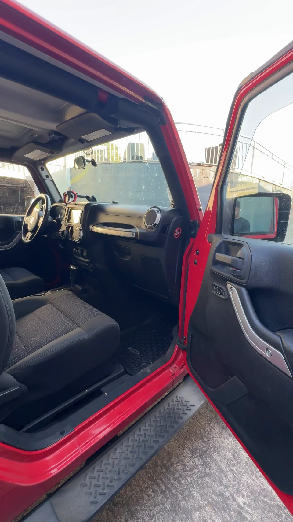 Habitacle côté passager du Jeep Wrangler avant nettoyage