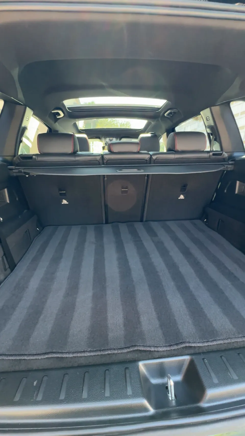Coffre du Mercedes GLB après nettoyage