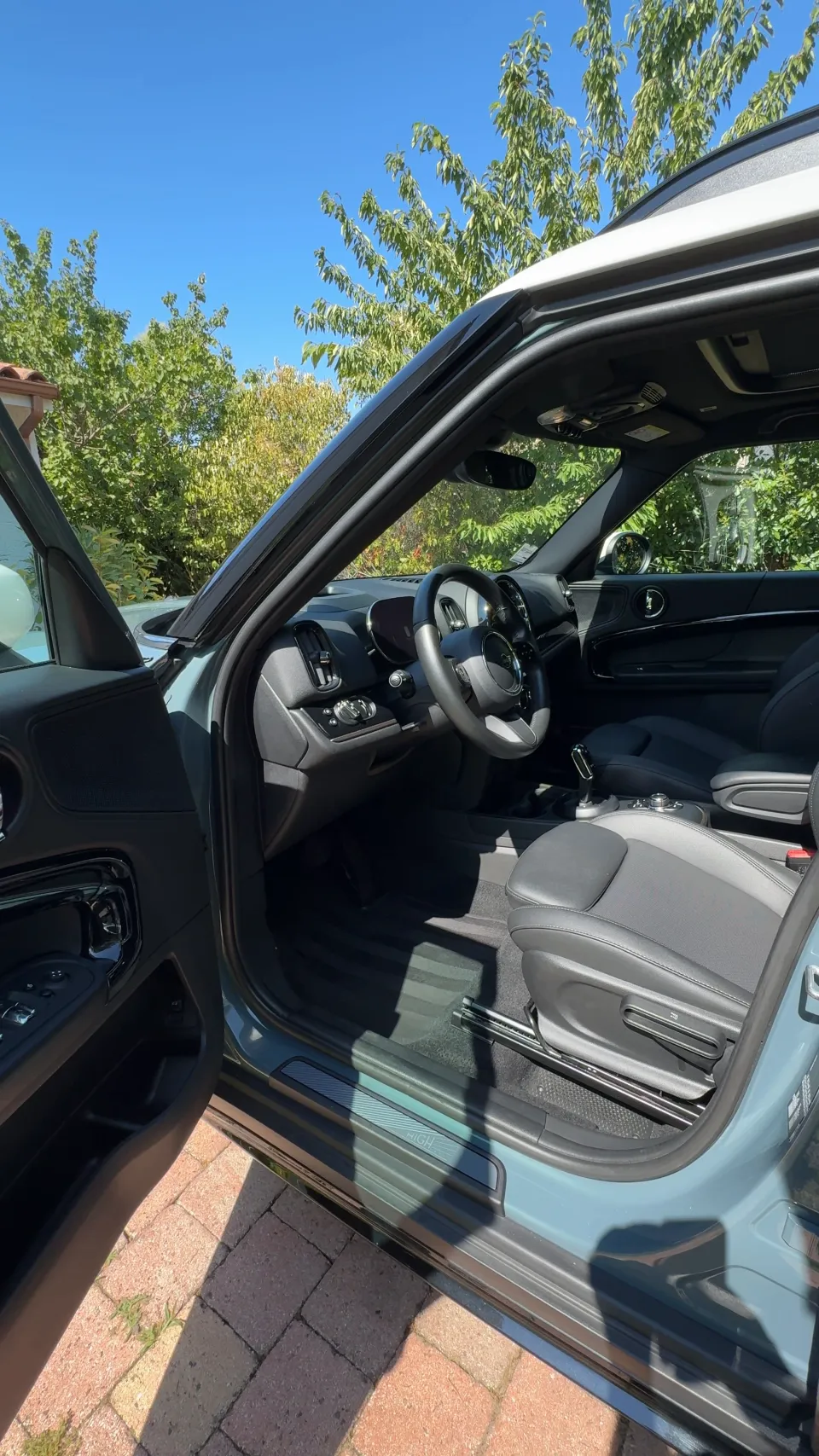 Poste de conduite de la MINI Countryman après nettoyage