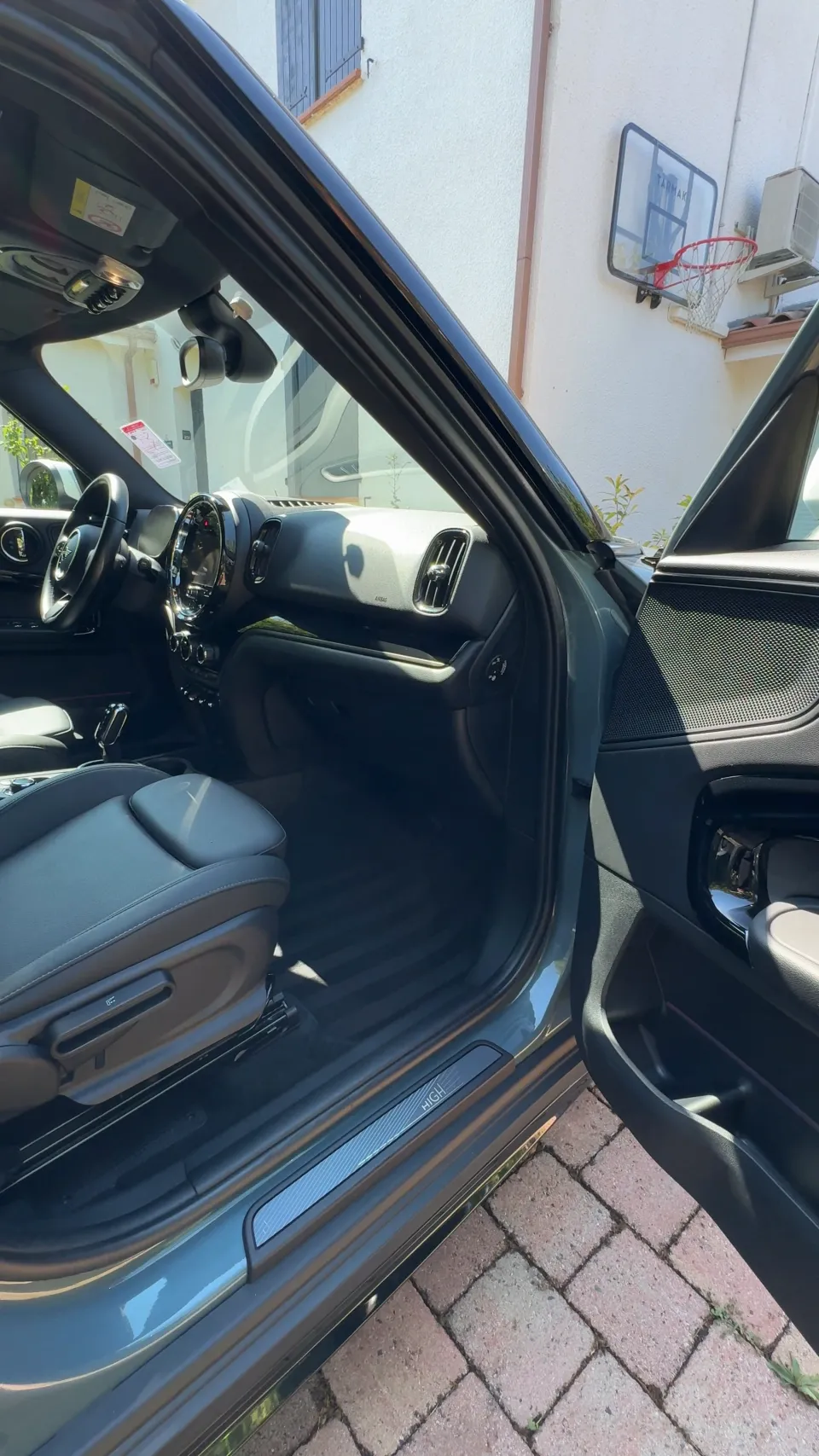 Habitacle côté passager de la MINI Countryman après nettoyage
