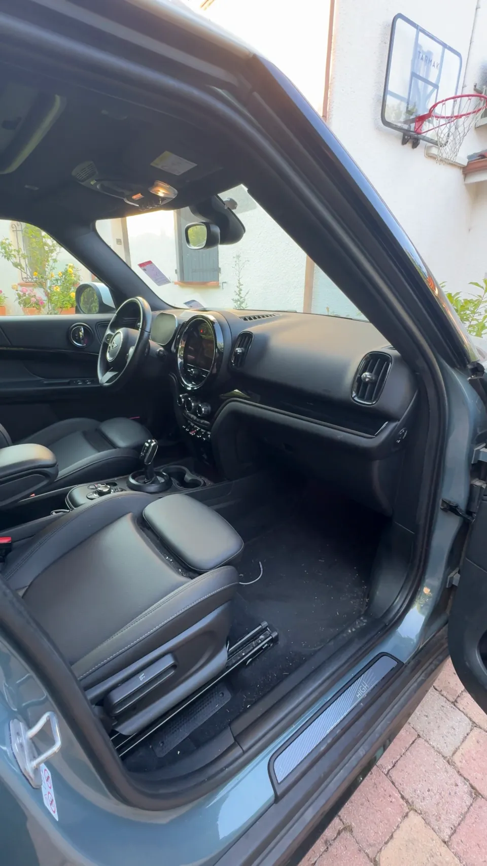 Place passager de la MINI Countryman avant nettoyage intérieur