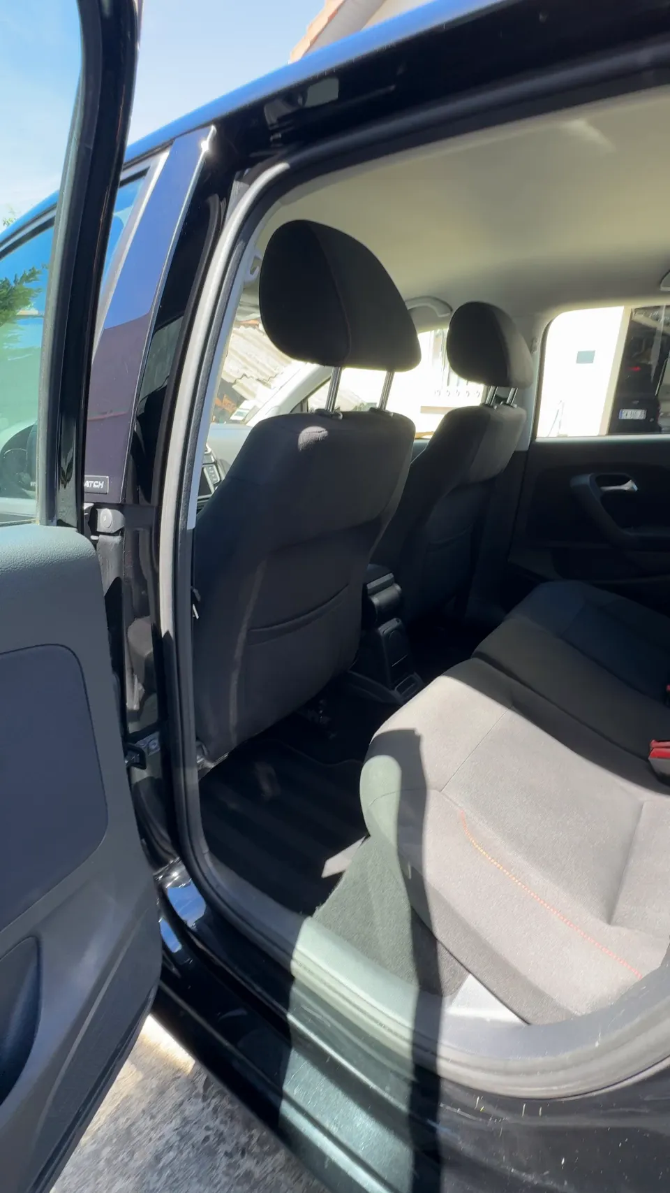 Banquette arrière de la Volkswagen Polo après nettoyage intérieur