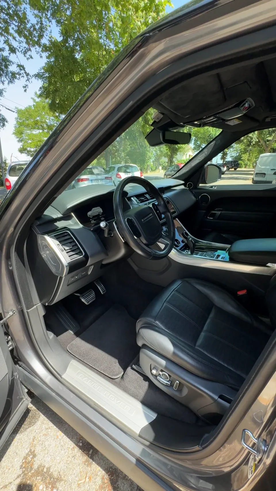 Habitacle du Range Rover Sport après nettoyage intérieur